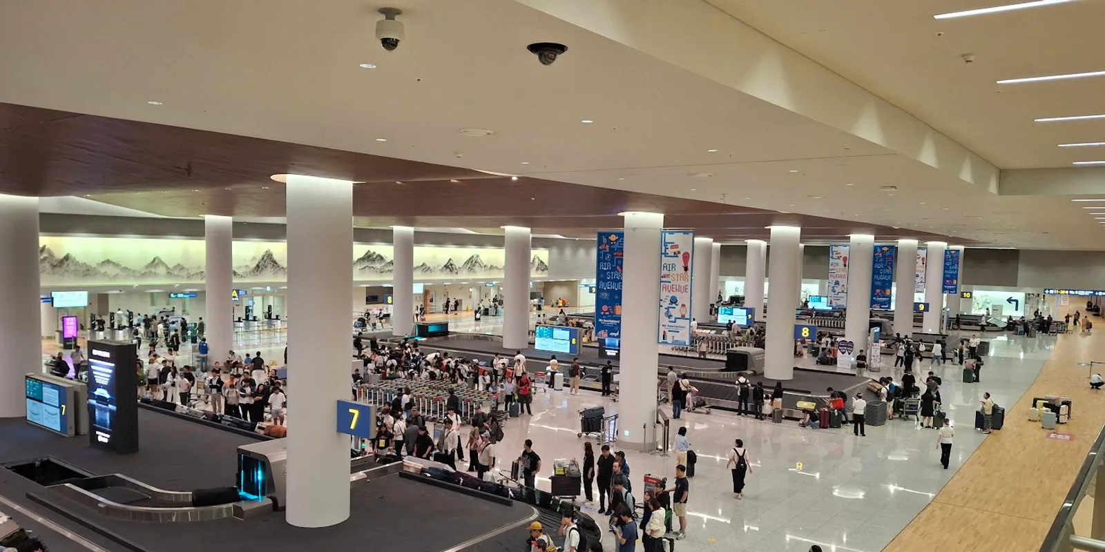 Baggage claim in the arrivals hall at Incheon International Airport Terminal 2